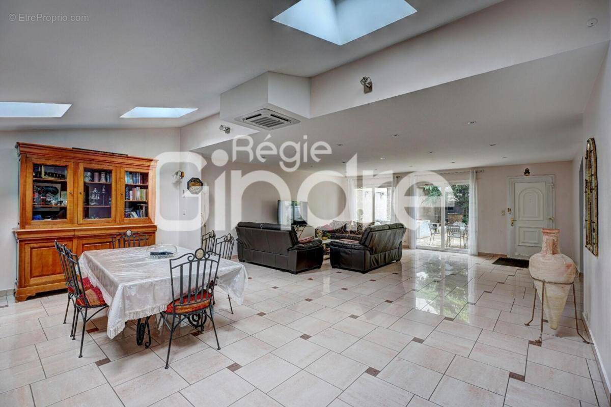 Maison à VILLEURBANNE