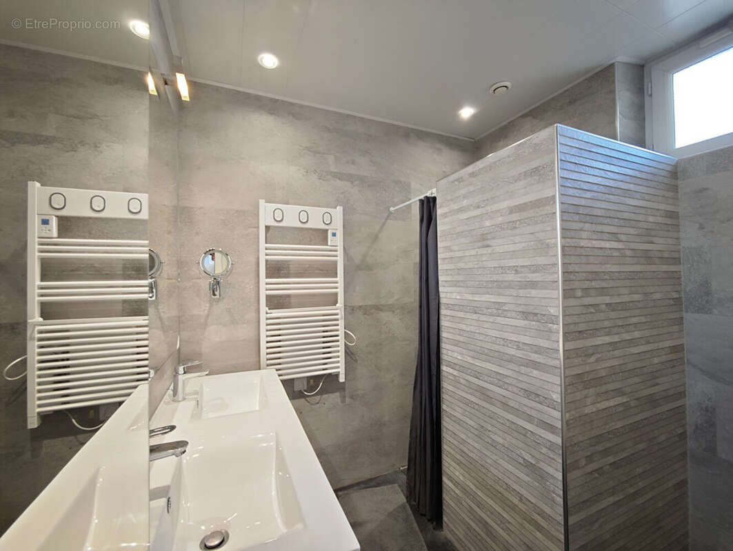 Appartement à PARIS-20E