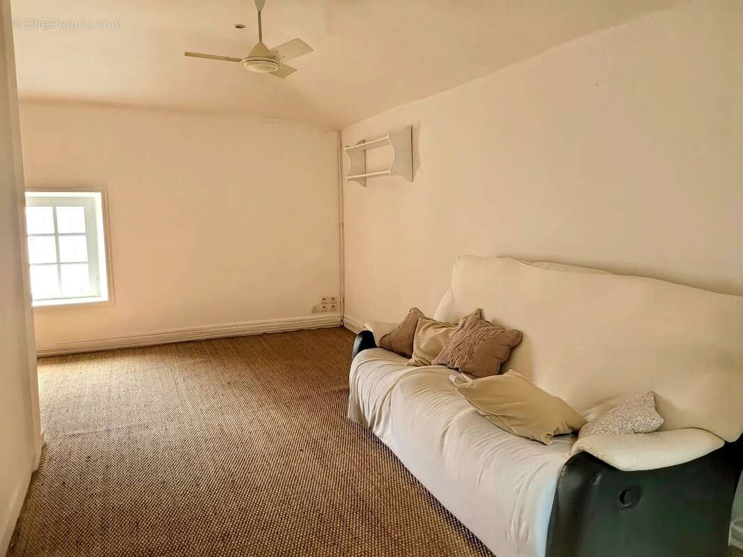 Maison à SAINT-CHRISTOLY-DE-BLAYE