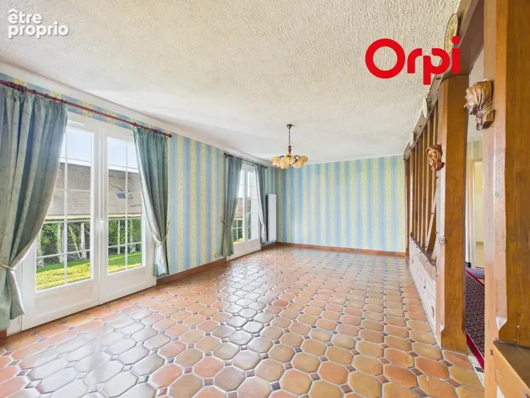 À Menneval, une maison pleine de potentiel à découvrir ! - photo 7