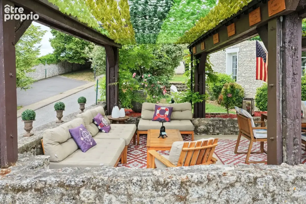 Maison à THIVERVAL-GRIGNON