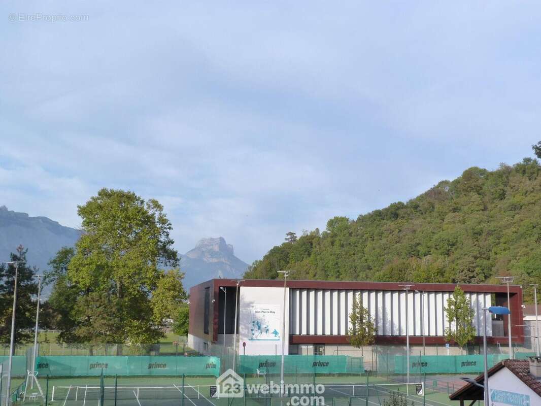 ...Sur un environnement verdoyant - Appartement à SAINT-MARTIN-D'HERES