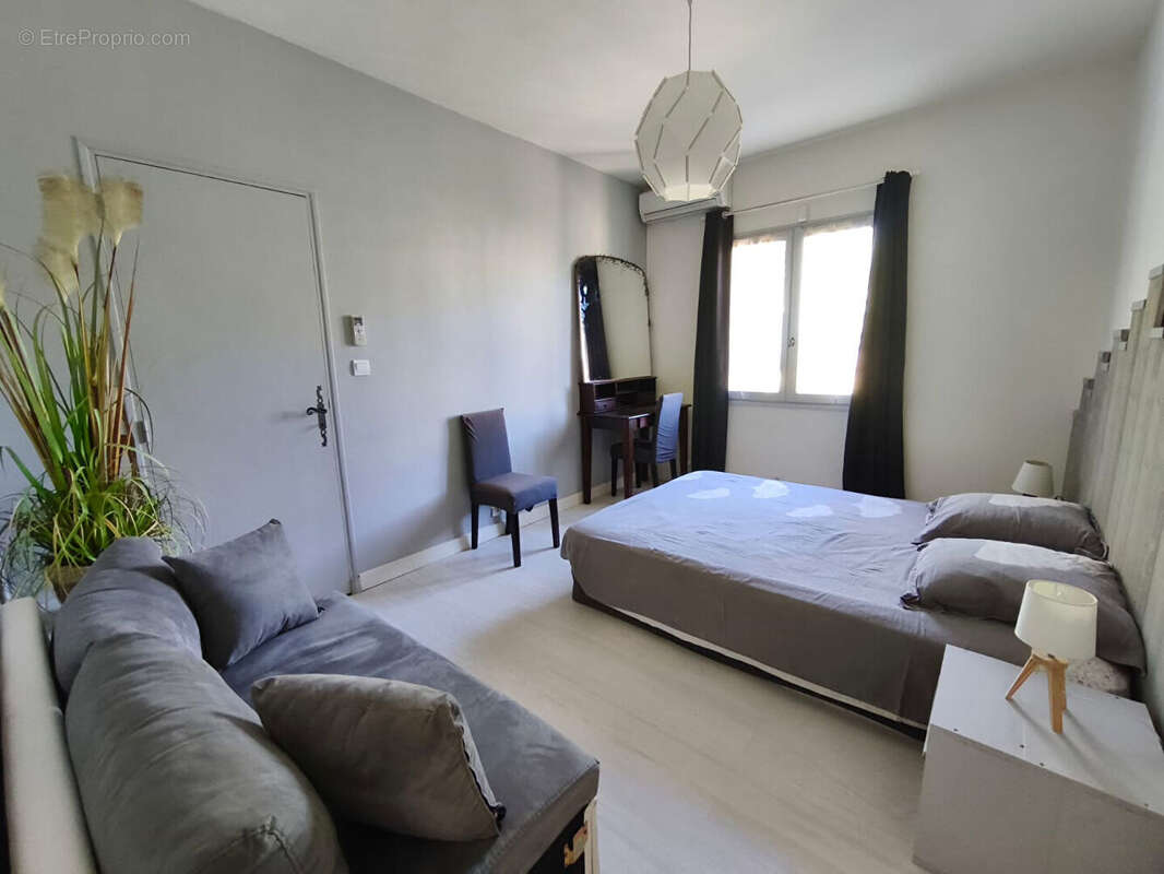 Maison à ENTRAIGUES-SUR-LA-SORGUE