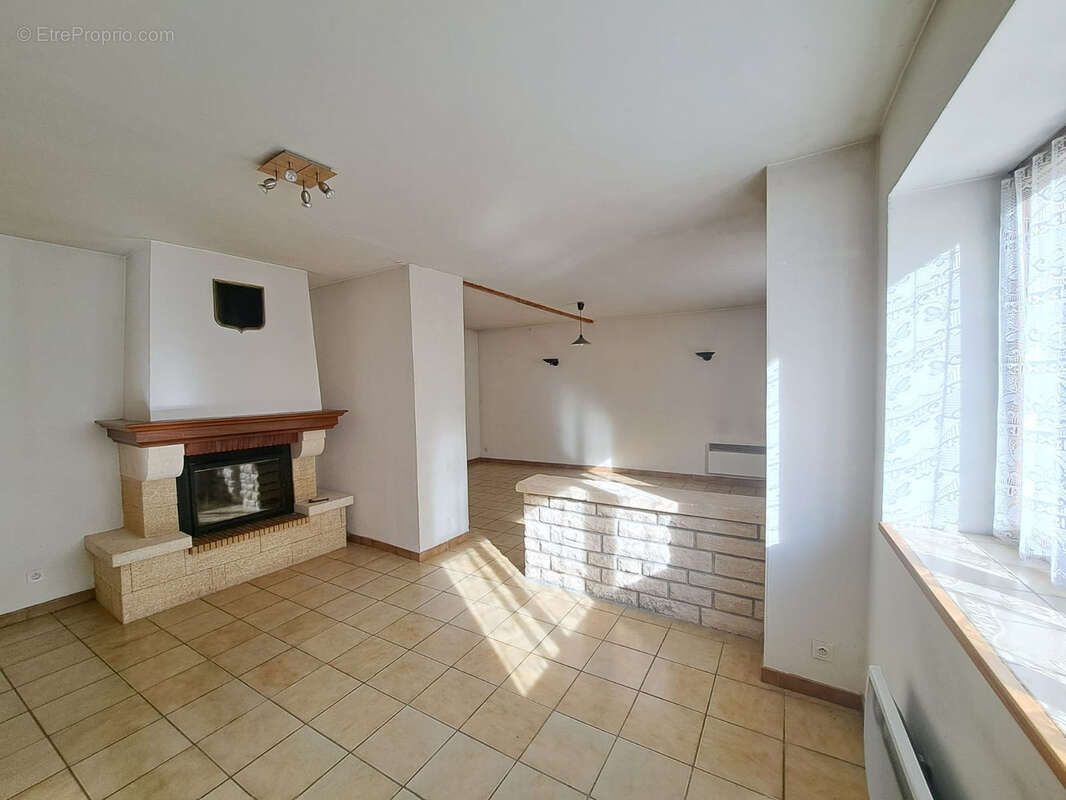 Maison à VERNEUIL-EN-HALATTE