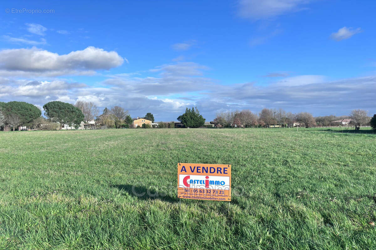 Terrain à SAINT-NICOLAS-DE-LA-GRAVE