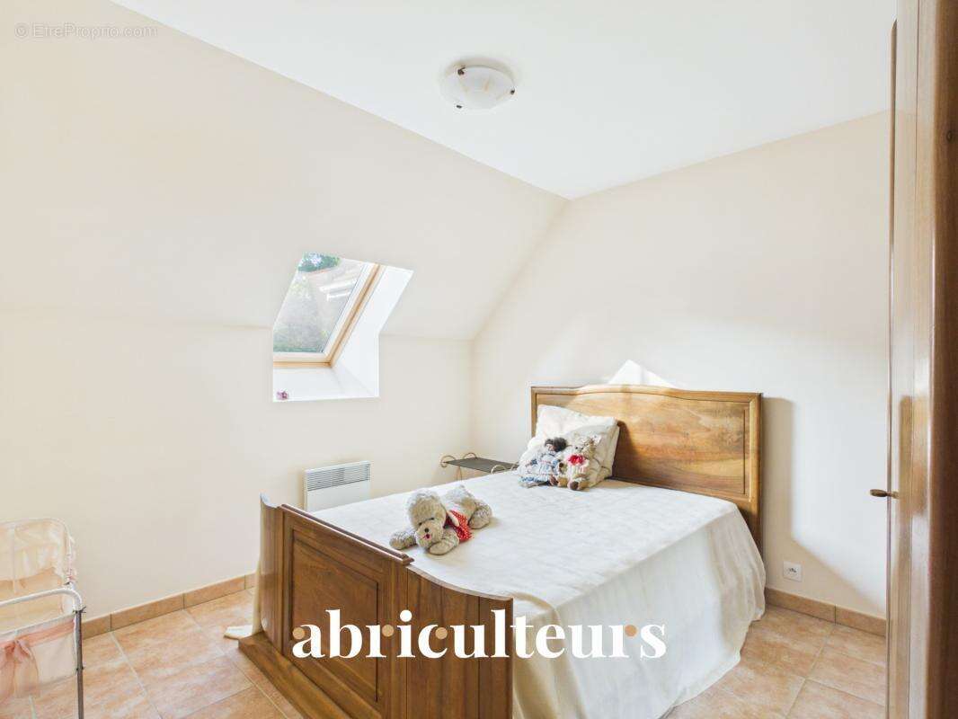 Maison familiale de 107m² avec terrasse et jardin - en vente à Versailles Porchefontaine (78000) - photo 16