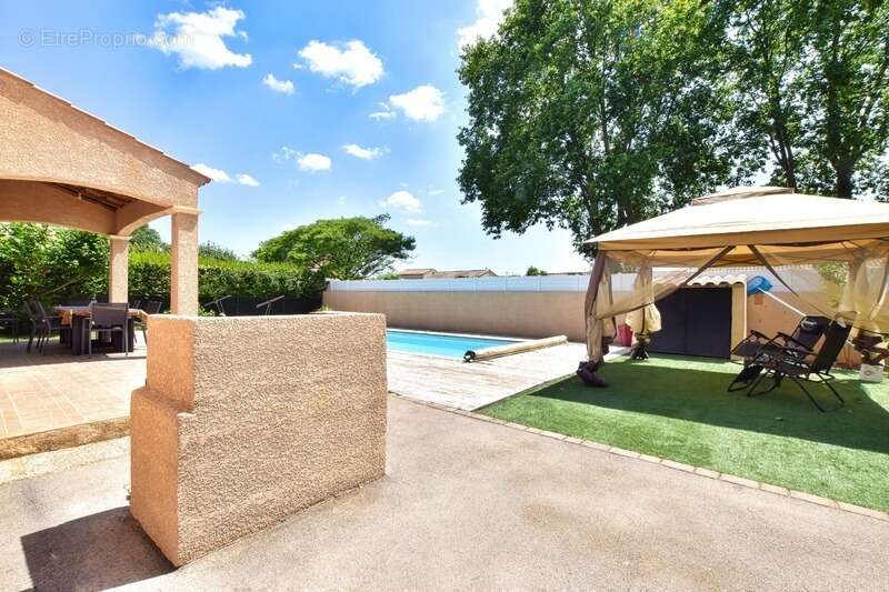 Villa familiale avec piscine et garage - photo 7