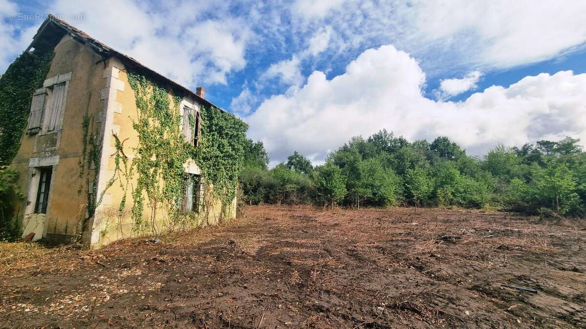 Maison à SAINT-AMAND-DE-VERGT