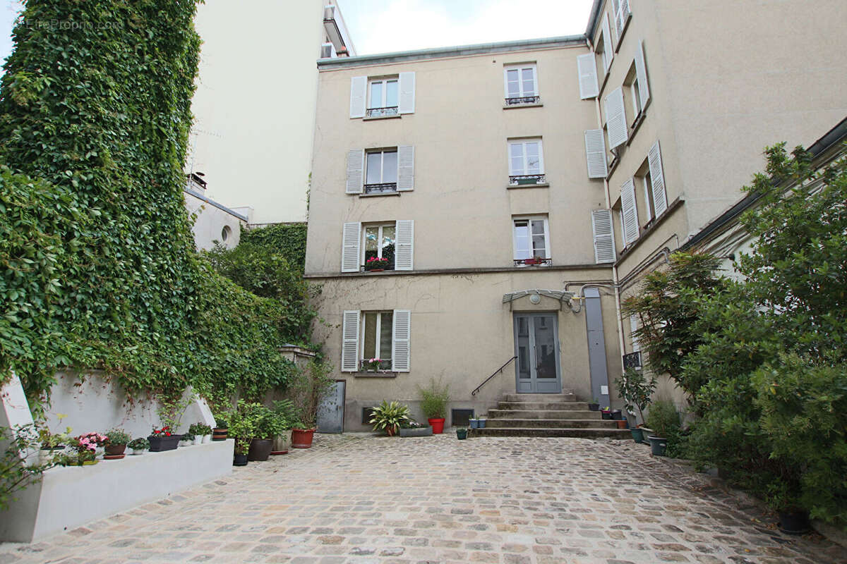 Appartement à PARIS-14E