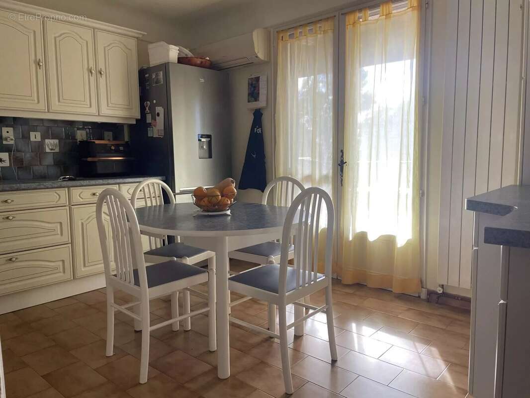 PELISSANNE Maison avec 2 logements au coeur des collines - photo 22