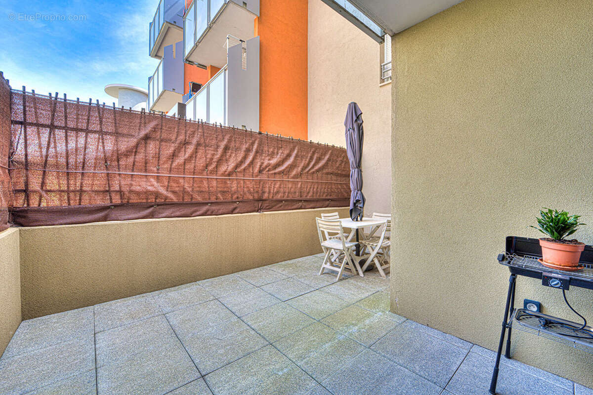 Appartement à CARROS