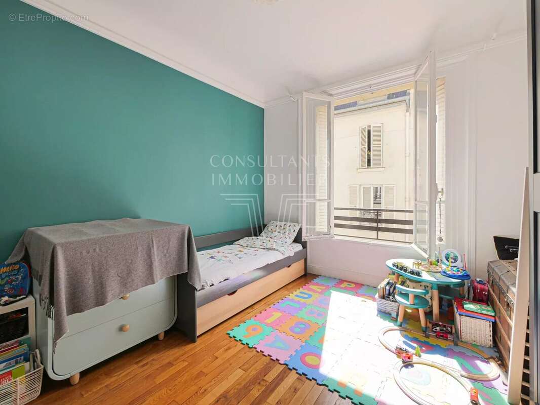 Appartement à PARIS-16E