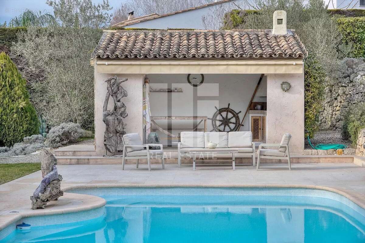 Maison à CHATEAUNEUF-GRASSE