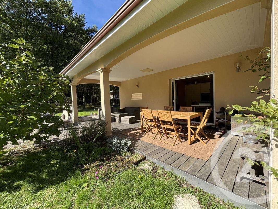 Maison à CHAILLAC-SUR-VIENNE