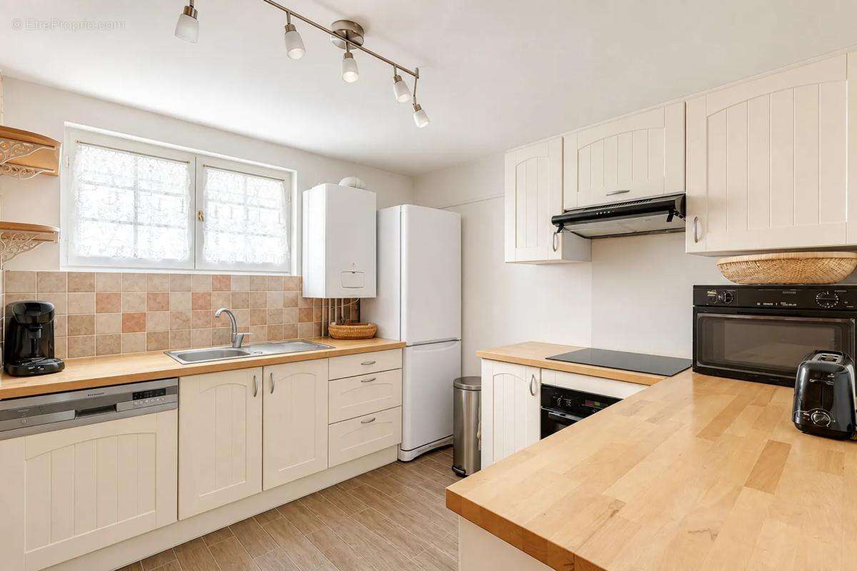 Appartement de 4 pièces de 88 m² situé à Fosses - photo 10