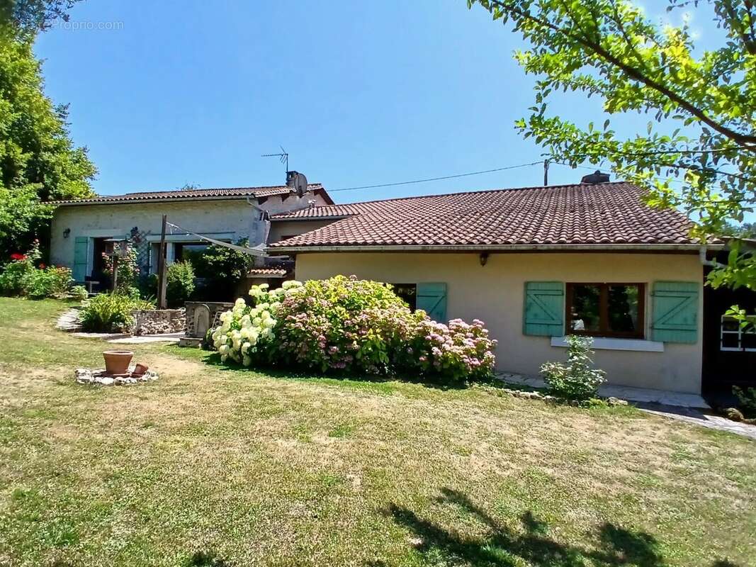 Maison à LES ESSARDS