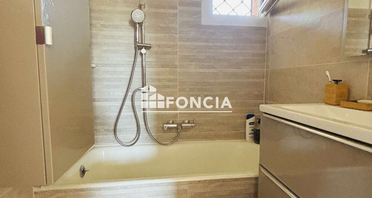 FAYENCE - Villa plain-pied rénovée 100m² + F1 indépendant - Idéal famille - photo 6