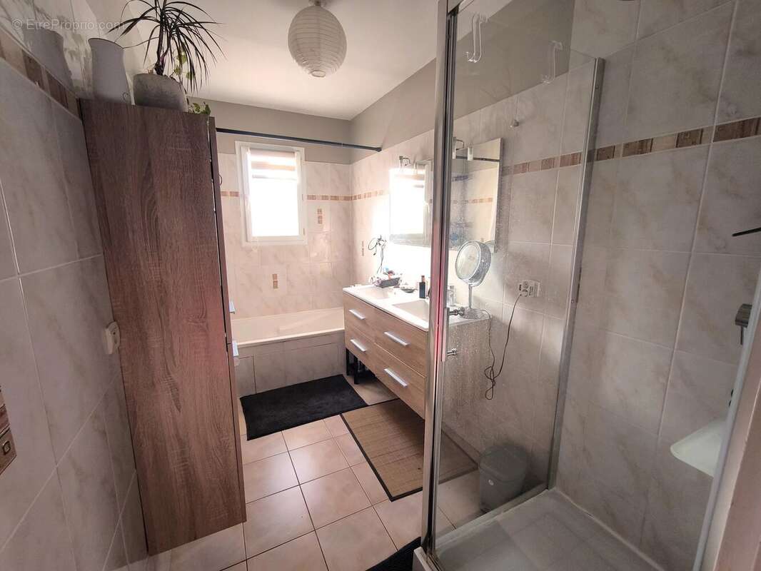 Maison à CRUZILLES-LES-MEPILLAT