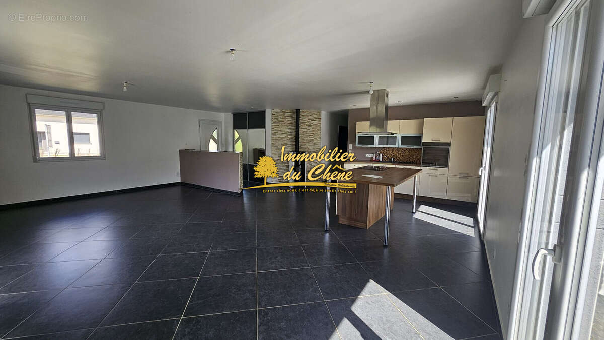 Maison 130 m² à Luxeuil-Les-Bains  - photo 2