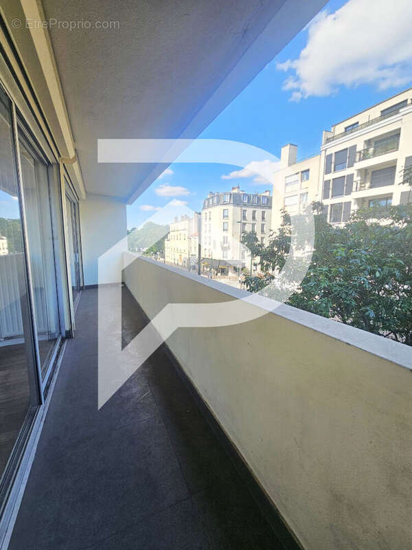 Appartement à CHARENTON-LE-PONT
