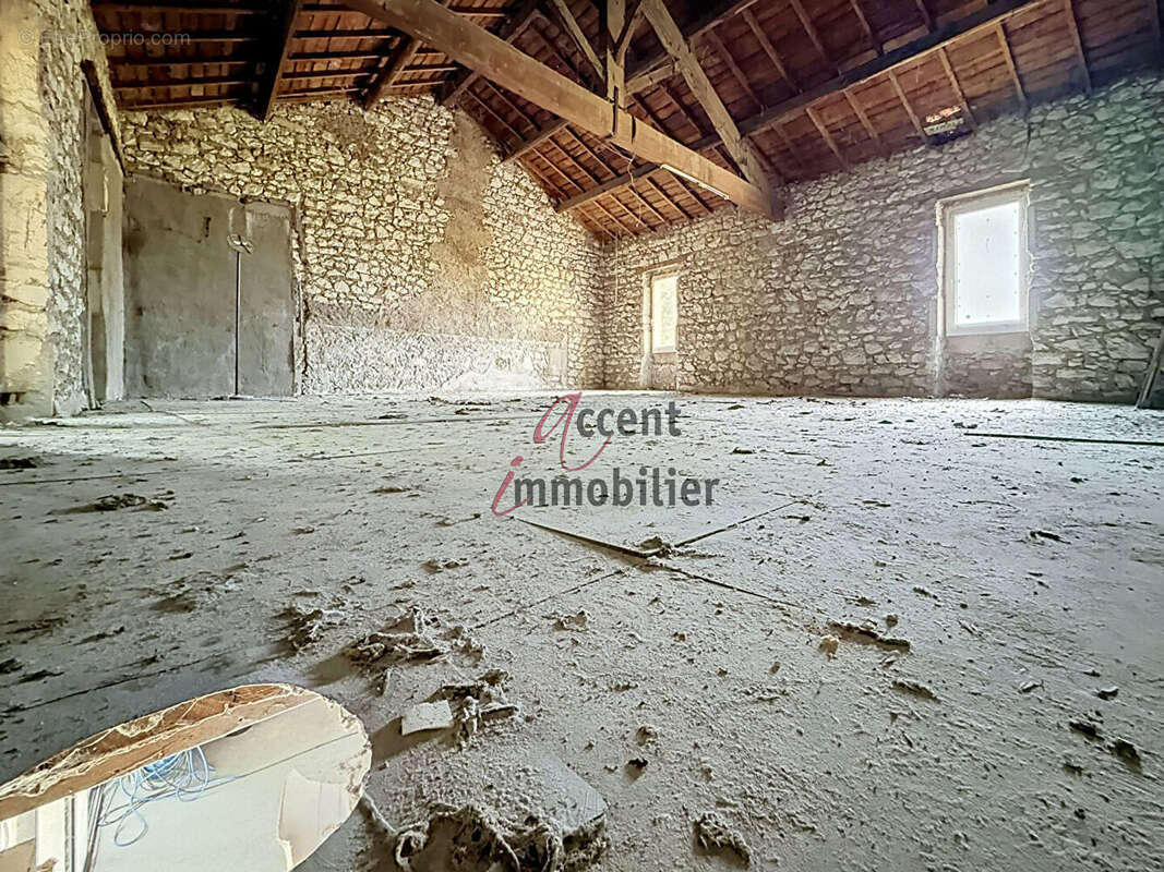 Ensemble immobilier sur 13500m² de terrain. - photo 14