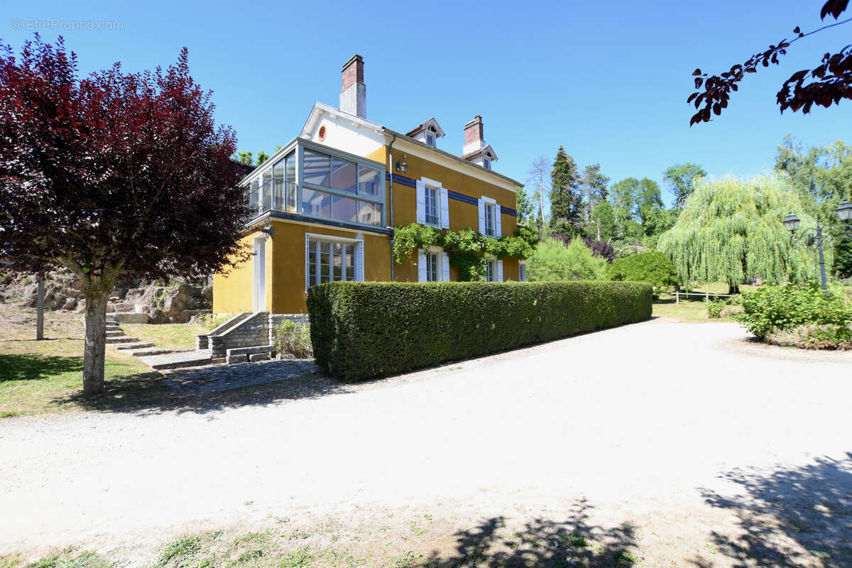 Maison à AVALLON