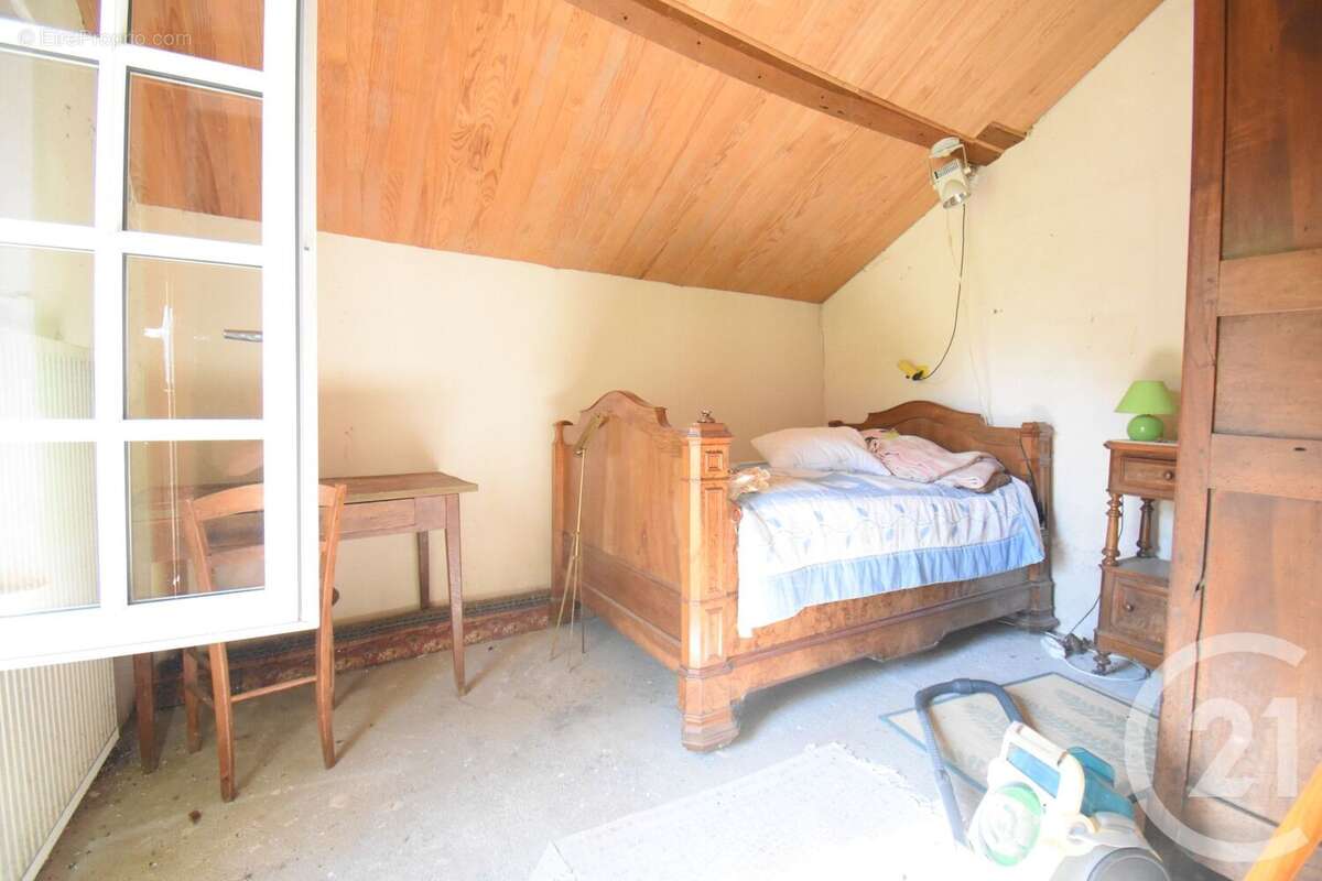 Maison à SAINT-REMY-EN-ROLLAT