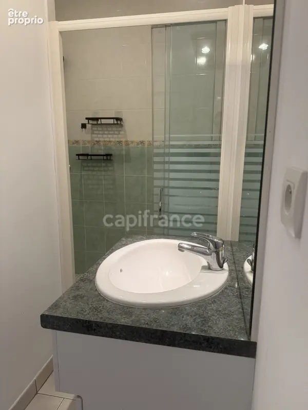 SITUÉ À 10 MINUTES DU MANS - Appartement 2 pièces de plain-pied rénové avec une place de stationnement - photo 4