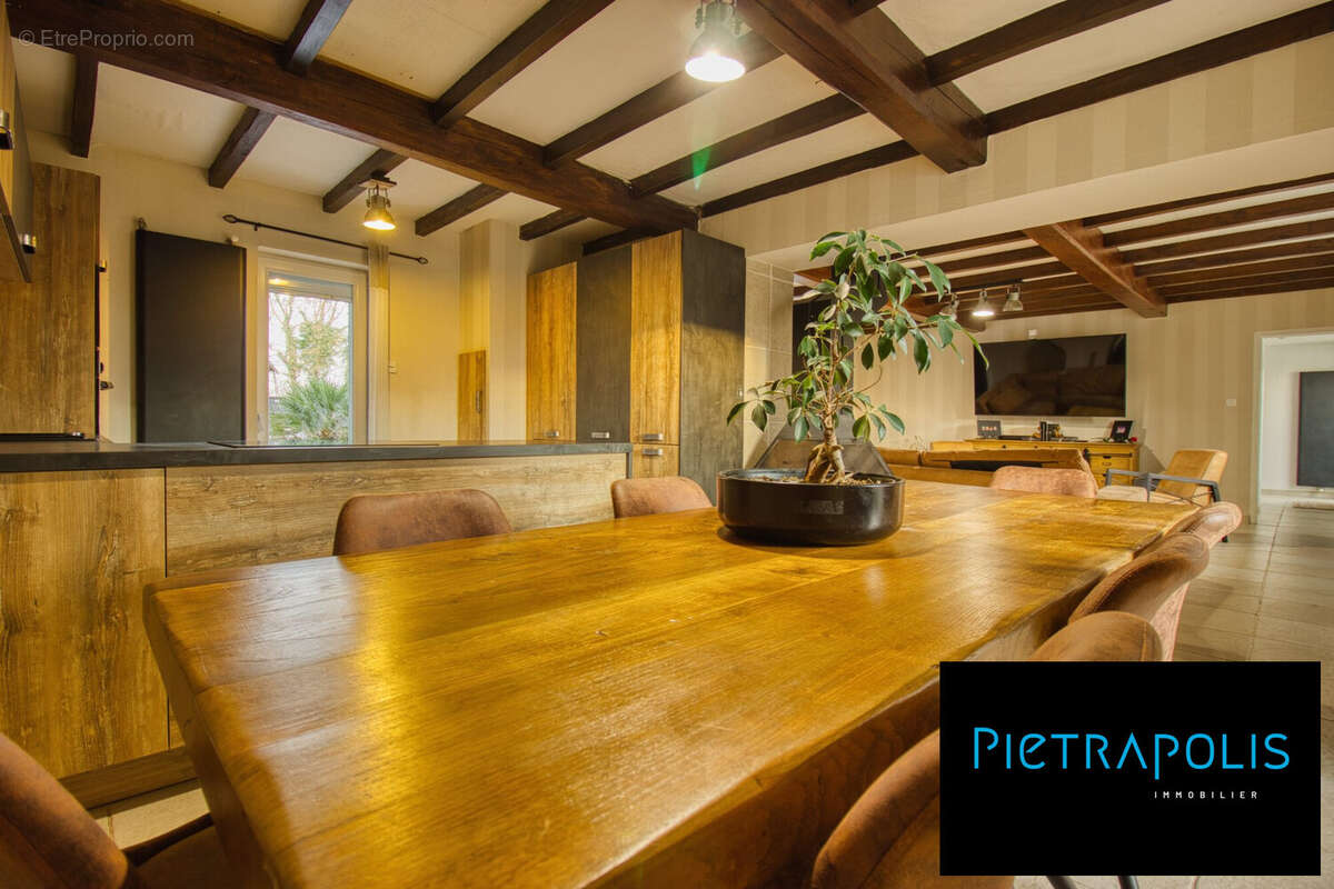 Maison à CRUZILLES-LES-MEPILLAT