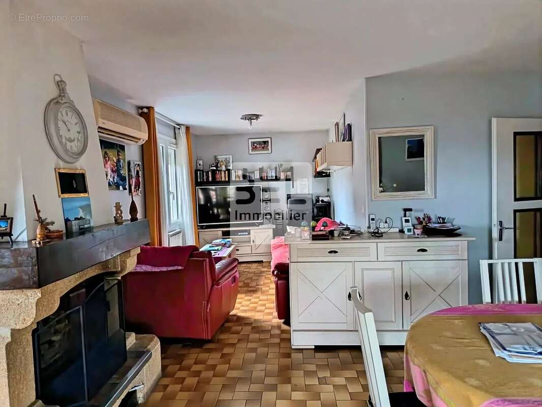 Maison à LAUDUN-L'ARDOISE