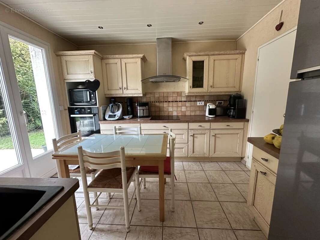 Maison à LE MESNIL-SAINT-DENIS