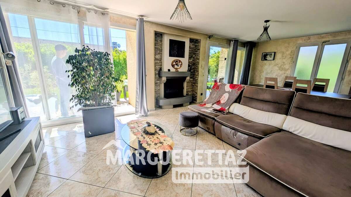 Maison à VETRAZ-MONTHOUX