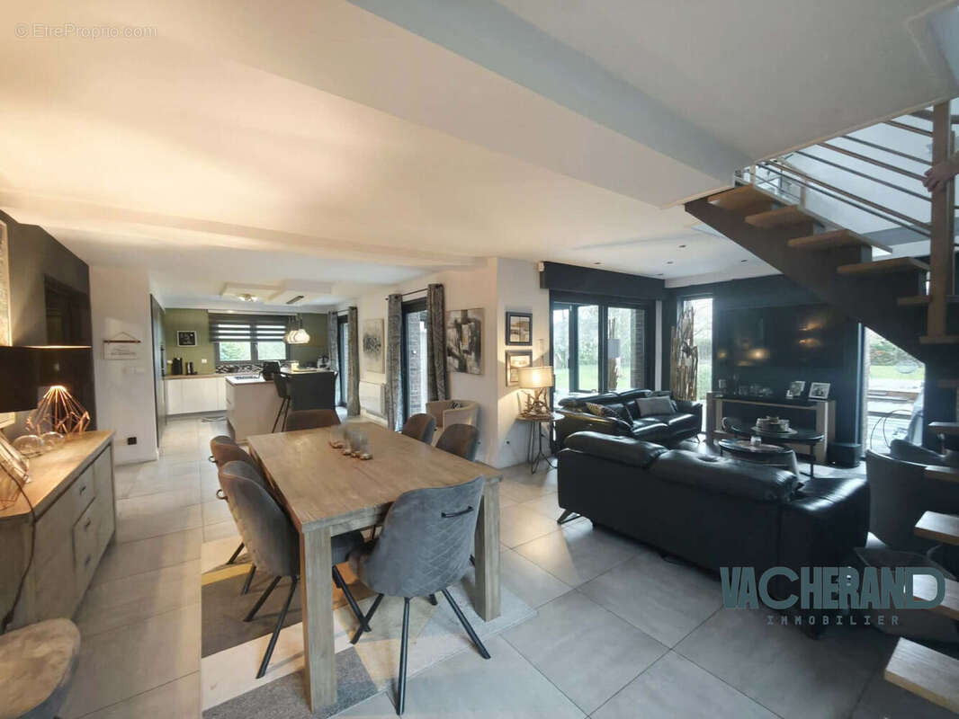 Maison 181 m² à Estaires  - photo 2