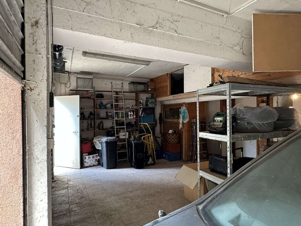 À vendre, moitié droite d’une magnifique maison de maître avec garage et jardin - photo 40