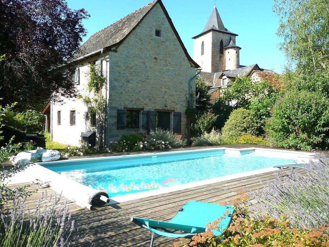 Maison à SALLES-COURBATIES