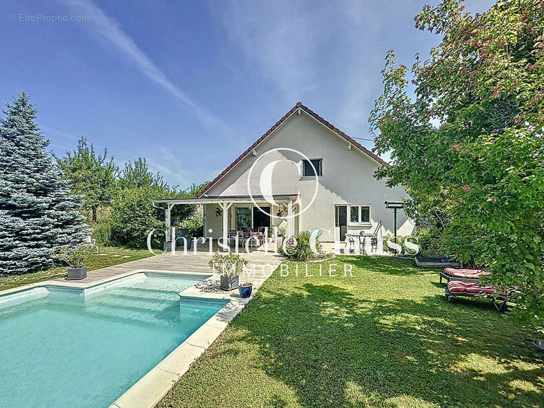 Maison familiale de 240 m² avec piscine sur terrain arboré de 850 m² à Salenthal - photo 5