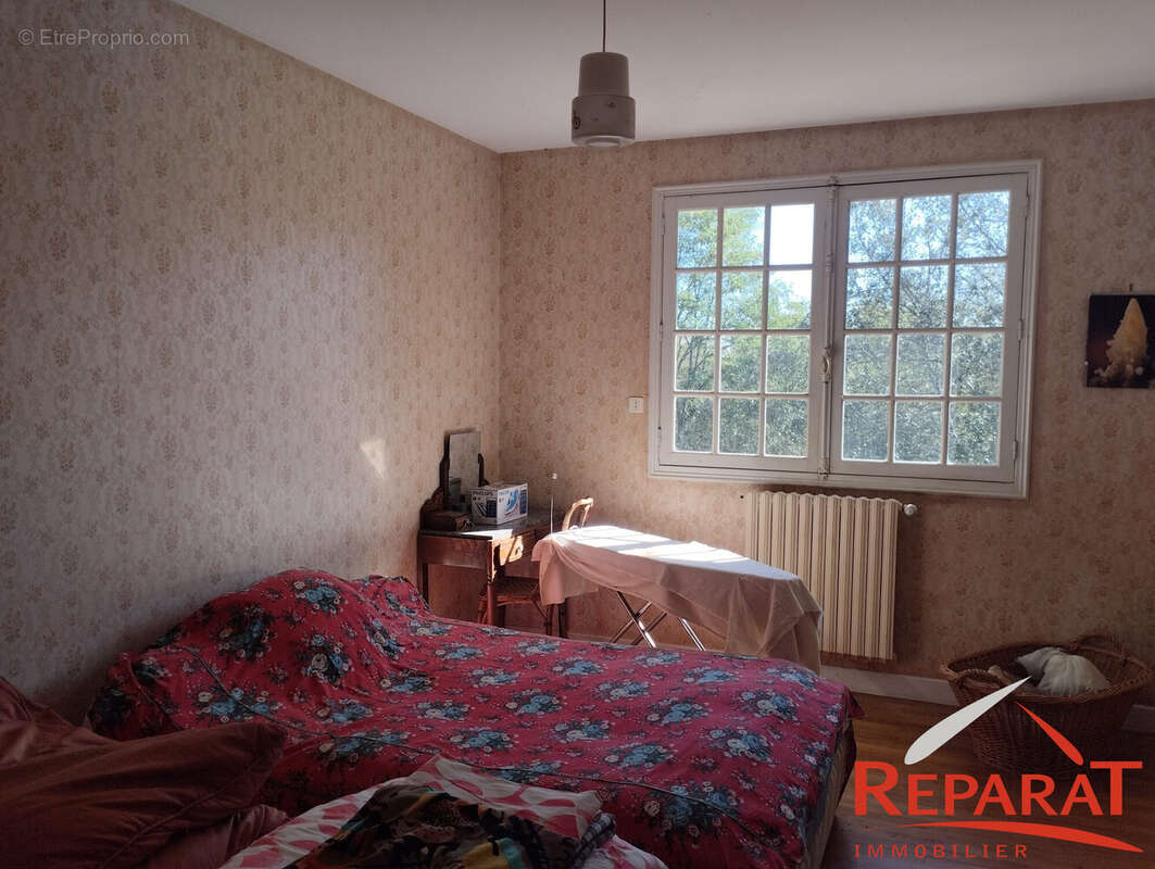 Maison à SAINT-CYR-LA-ROCHE