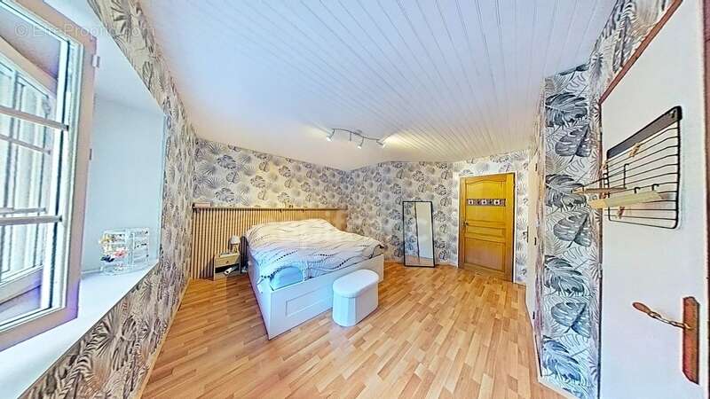 Maison à ETREPIGNEY