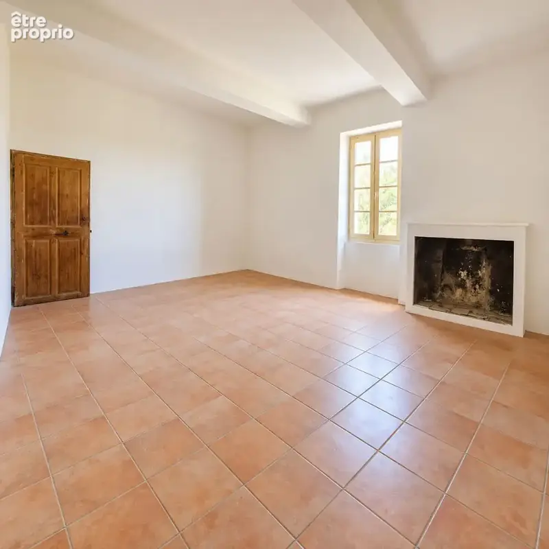 Maison Provençale à Vendre - 6 Pièces, 191 m², Centre du Village de Vernègues - photo 8