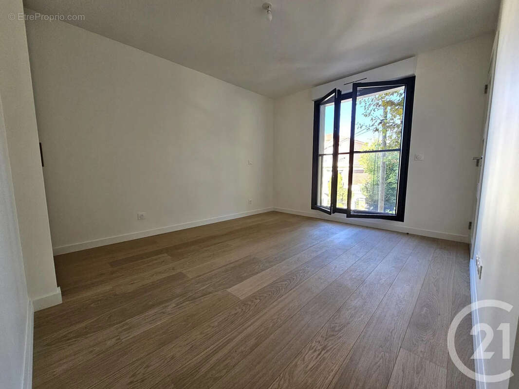 Appartement à SAINT-MAUR-DES-FOSSES