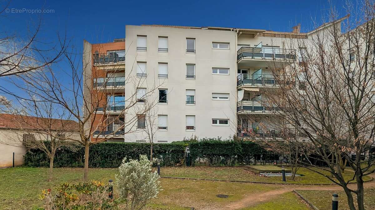 Appartement à PIERRE-BENITE