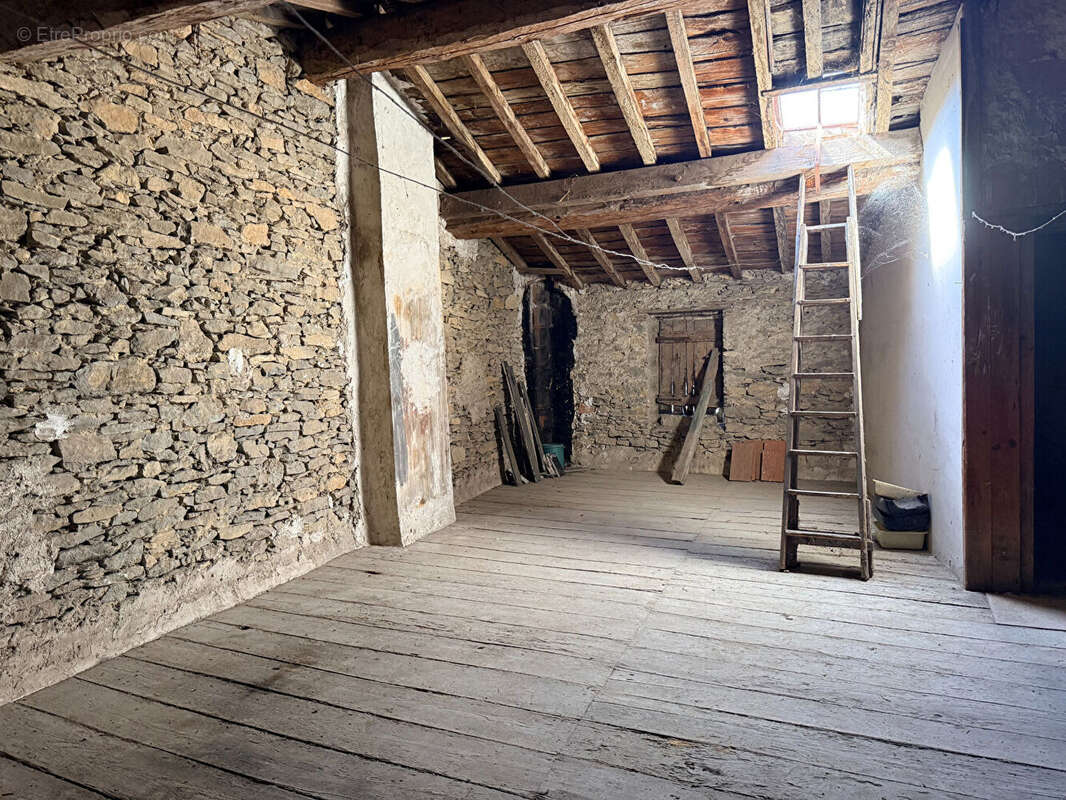 Maison à VILLEMOUSTAUSSOU
