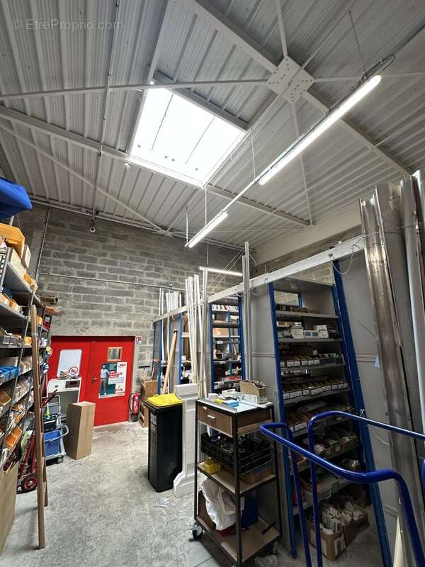 Commerce à BEAUVILLIERS