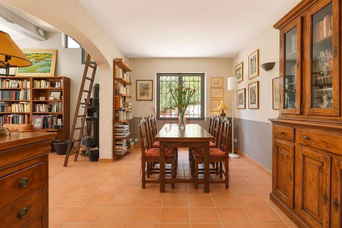 Maison 193 m² à Le Tholonet  - photo 7