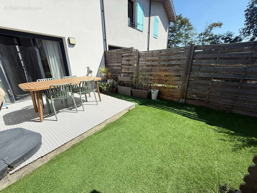 Appartement à PAREMPUYRE