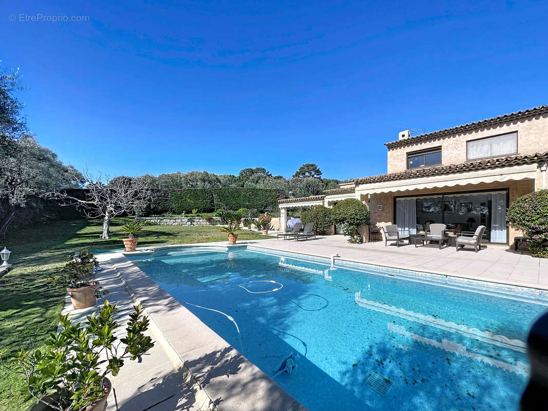 ANTIBES   Villa en position dominante, vue mer et calme absolu - photo 17