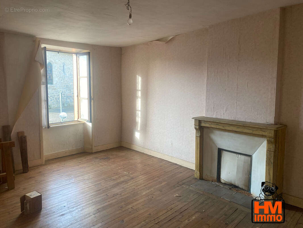 Maison à SAUVIAT-SUR-VIGE