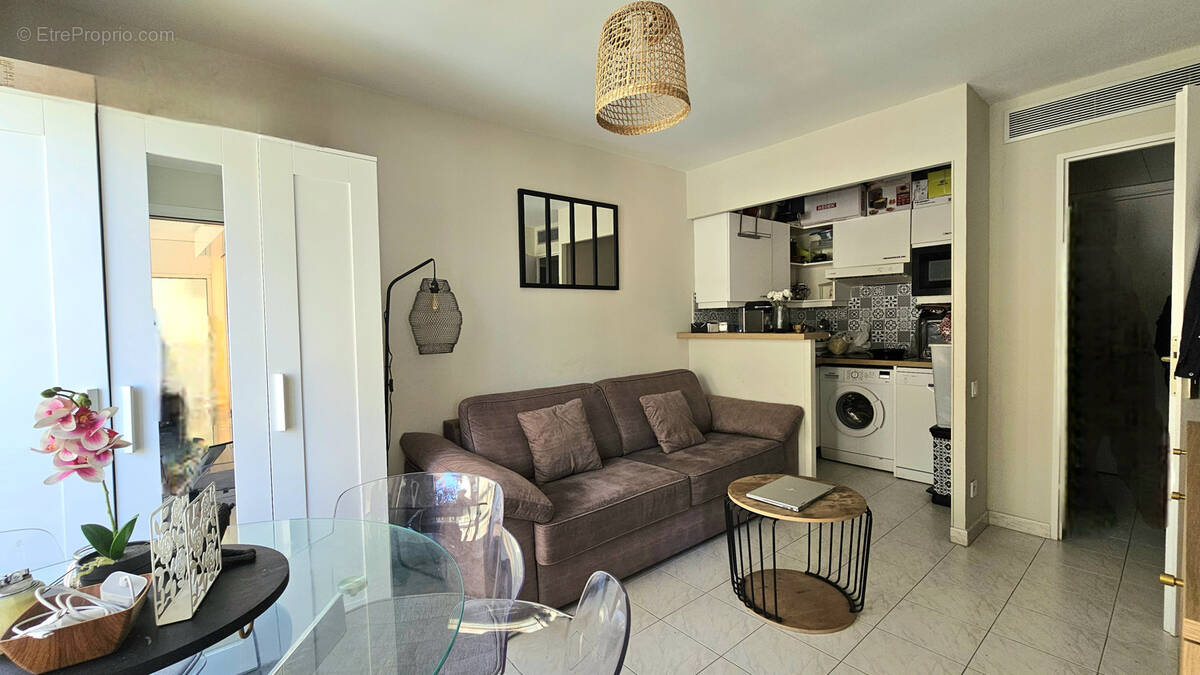 Appartement à VALLAURIS