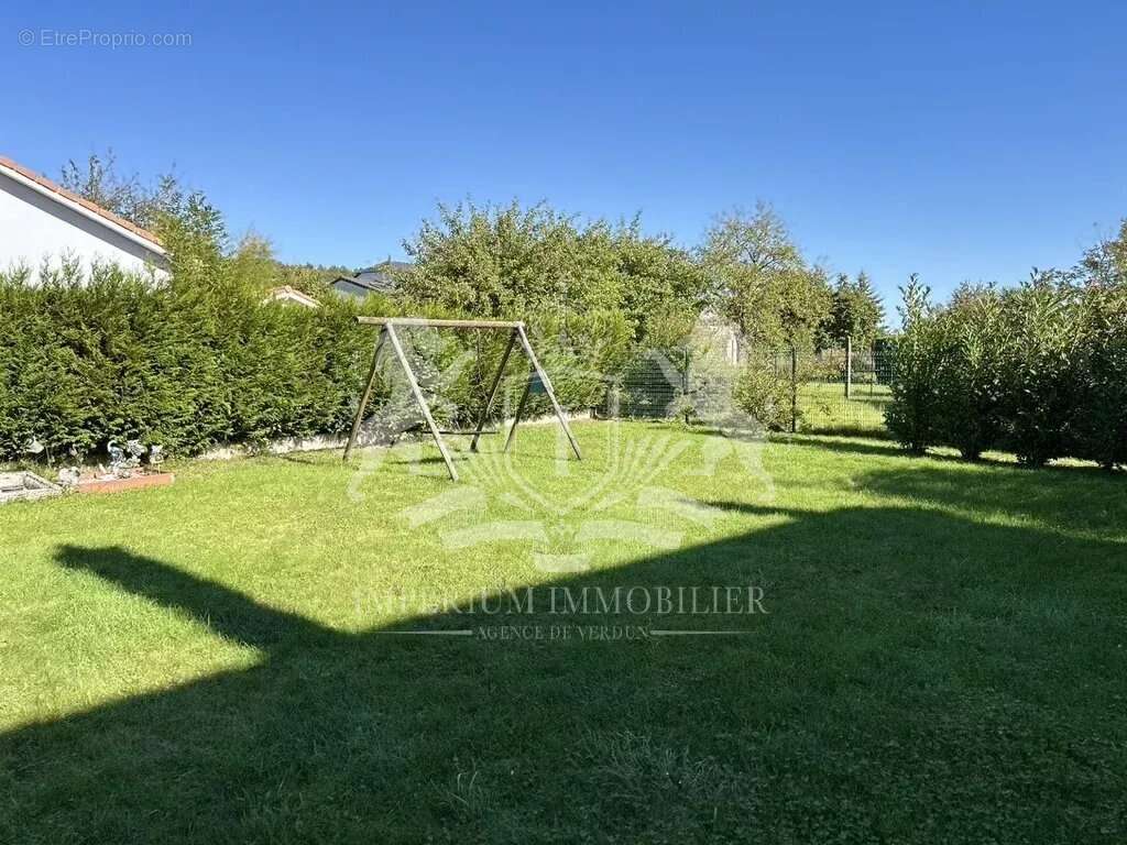 Maison à DUGNY-SUR-MEUSE