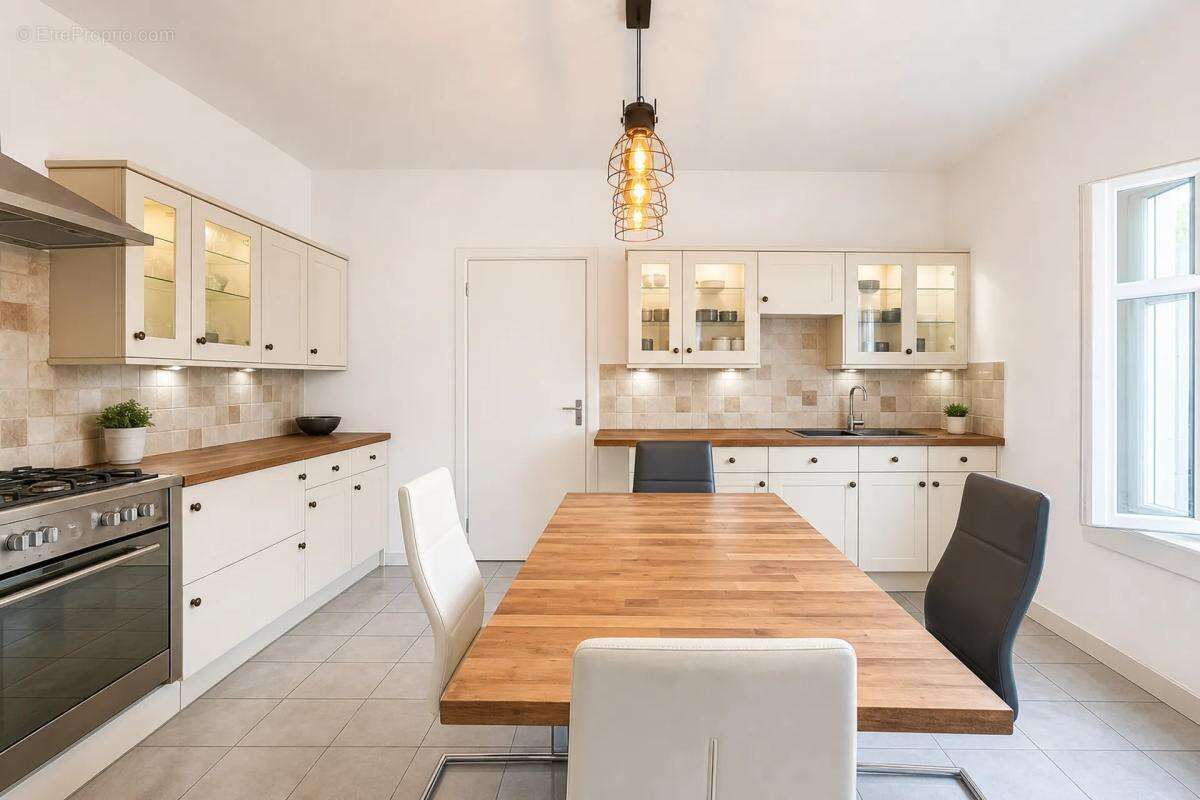 Maison de 7 pièces de 216 m² à Floirac - photo 3